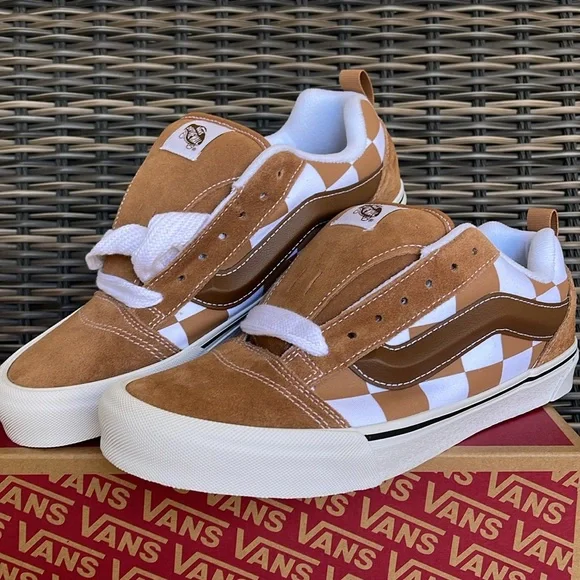Vans Men’s Knu Skool Mega Check Brown
VN000CRPBRO
Sneakers - Picture 4 of 16
